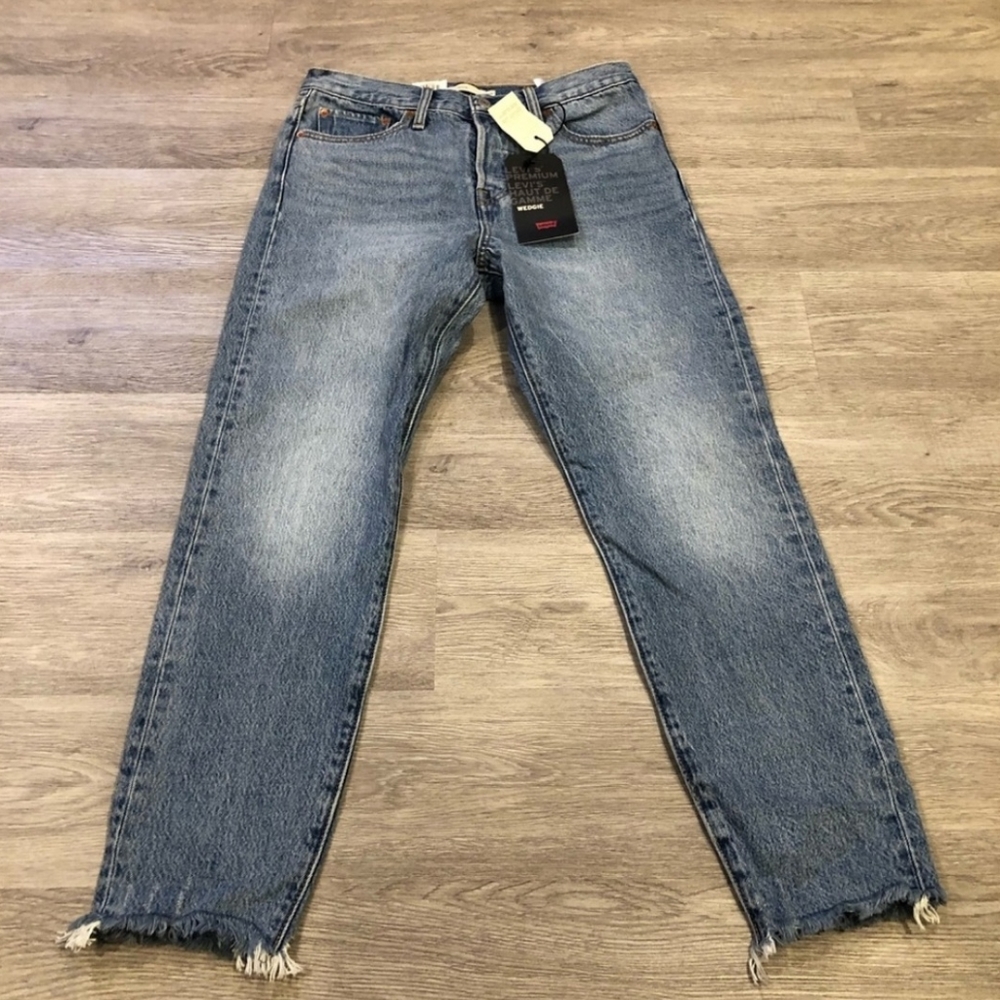 LEVI’S Wedgie High Waist Big E Raw Hem Jeans NWT Size 28